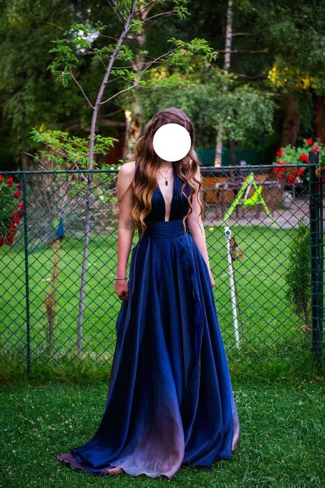 Бална рокля с презрамки на гърба и омбре преливка на цветовете