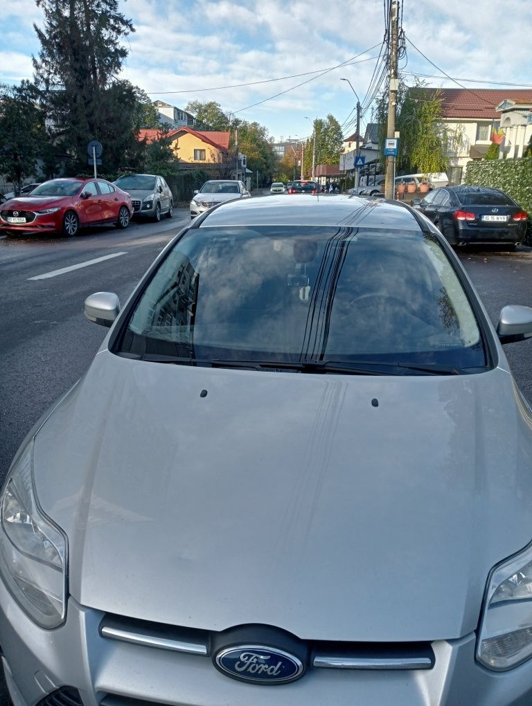 Vând Ford focus 2013