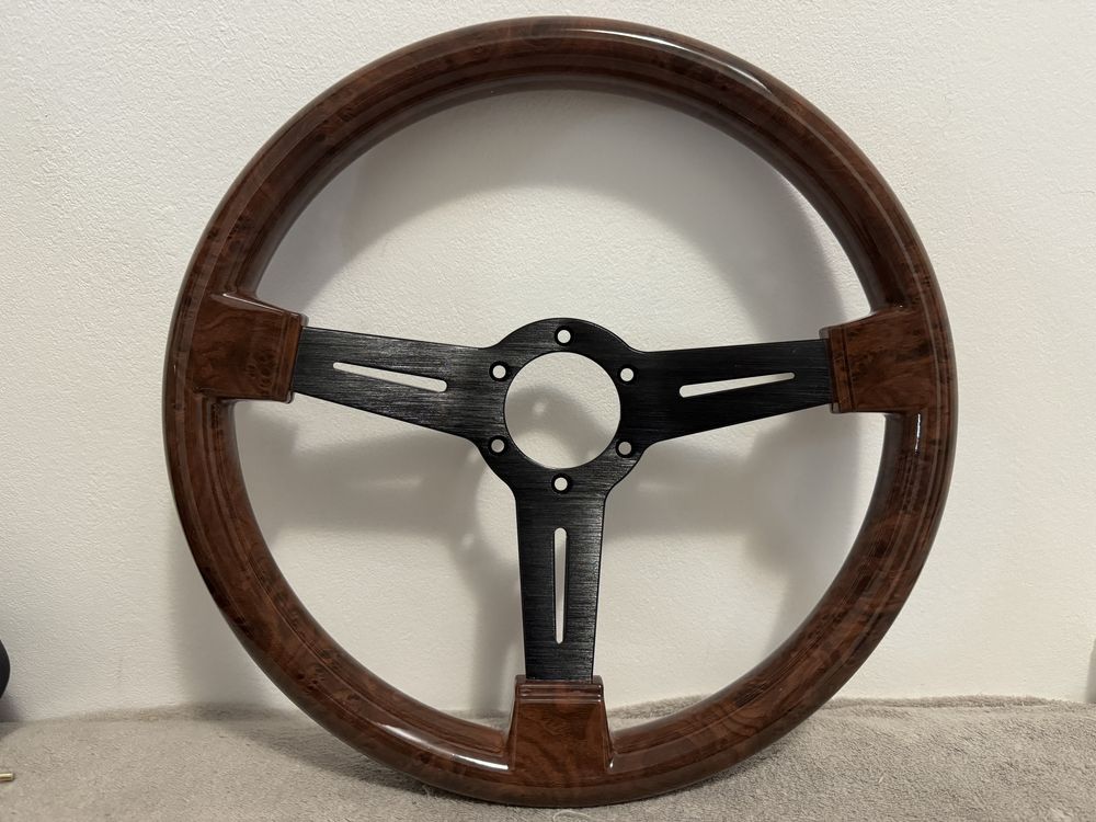 volan lemn universal
