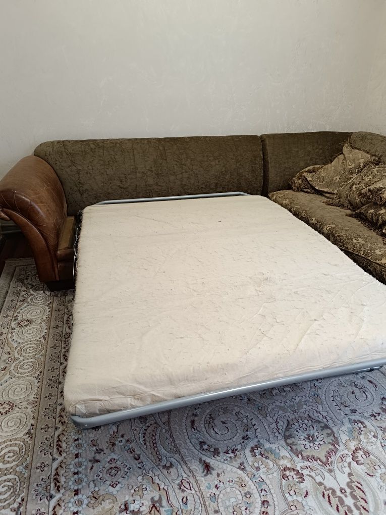 Продам угловой диван