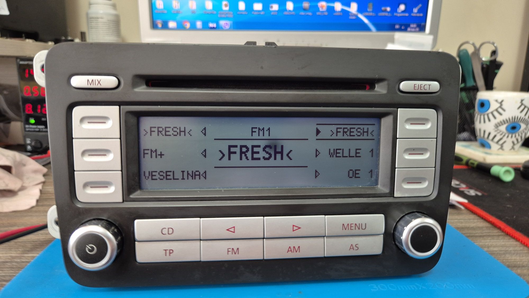 vw RCD 300 радио,наличен код! vw RCD300