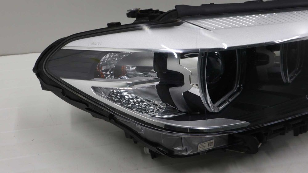 Десен фар БМВ Г30 BMW G30 LED със завиване