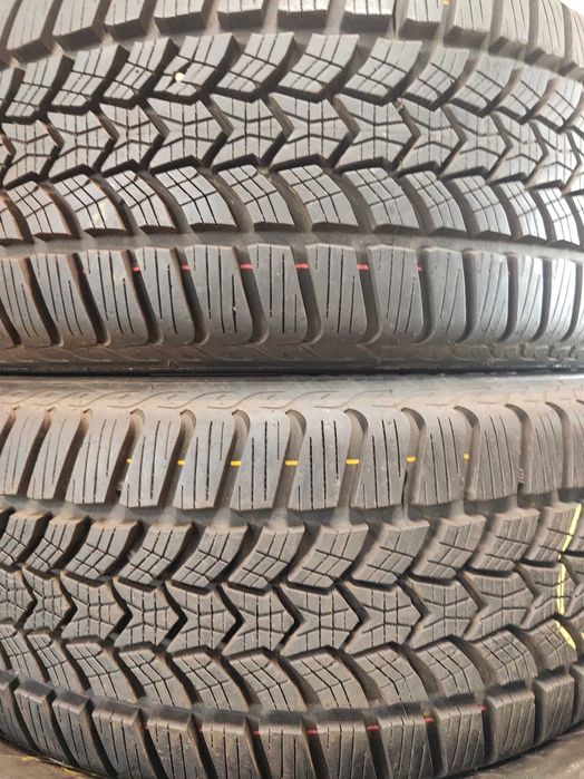 2бр.зимни гуми 215/55/17 Debica