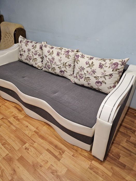 Canapea extensibila+2 fotolii+masa