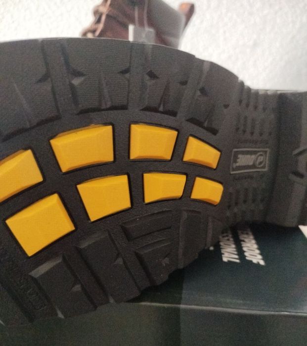 Мужские кожаные ботинки фирмы DUKE, супер качество.