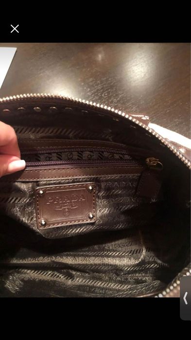 Geantă PRADA, de calitate superioara, stil si rafinament.