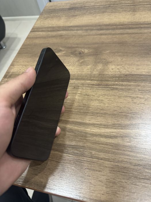 Iphone 16e почти новый
