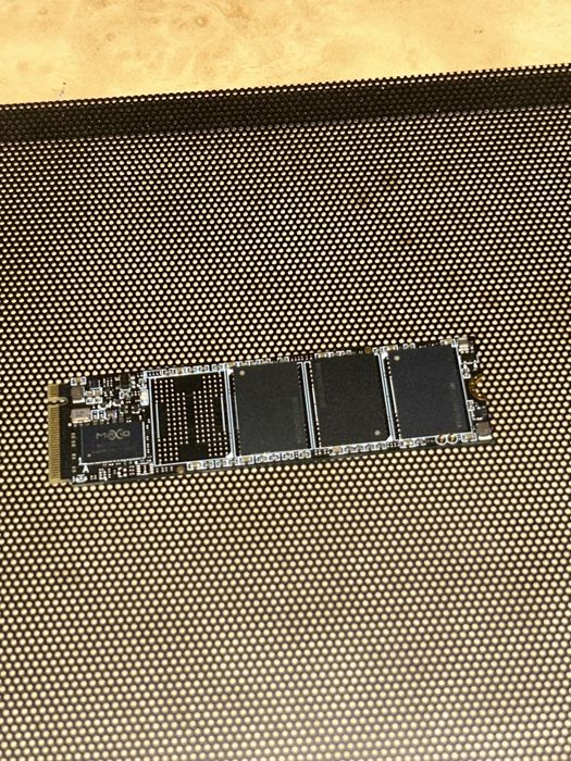 SSD XTreon 512gb nvme M2 вместе с адаптером для внешнего подключения