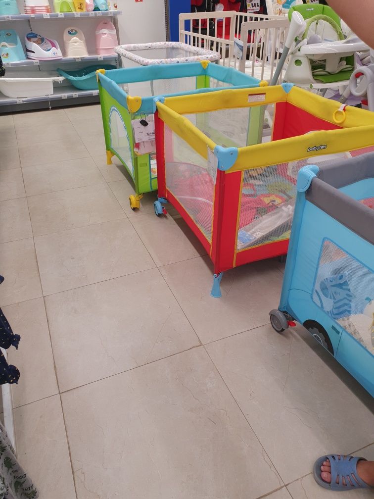 Продам манеж игровой