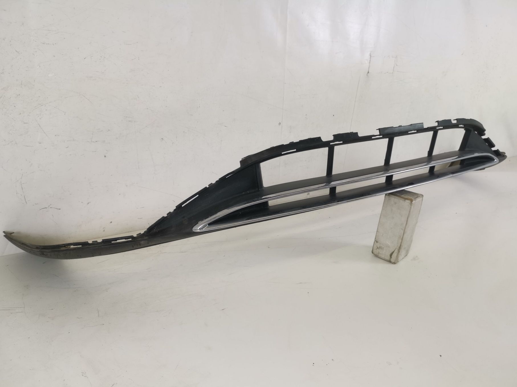 Grila Inferioara Bara Fata Mercedes Benz EQE V295 2022-2025 Original I