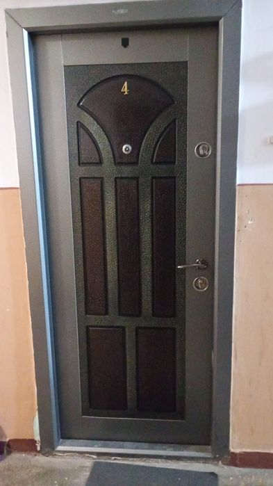 De vânzare ușa metalică de apartament