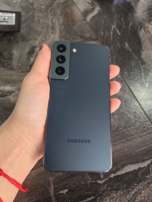 Samsung S22 и подарък case