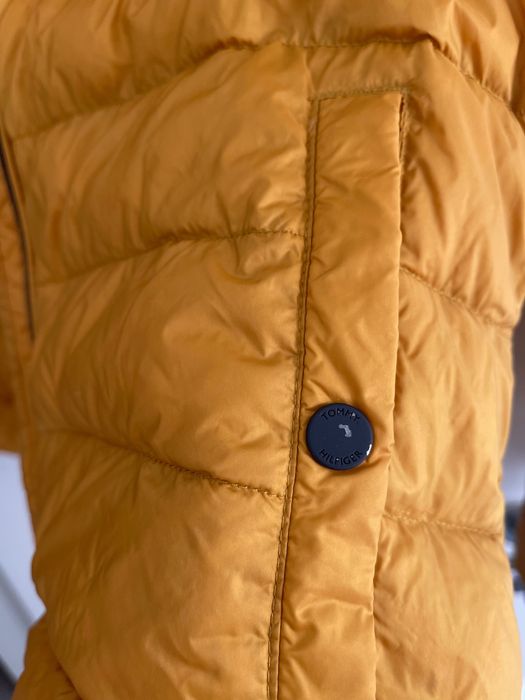 Дамска яке на Tommy Hilfiger