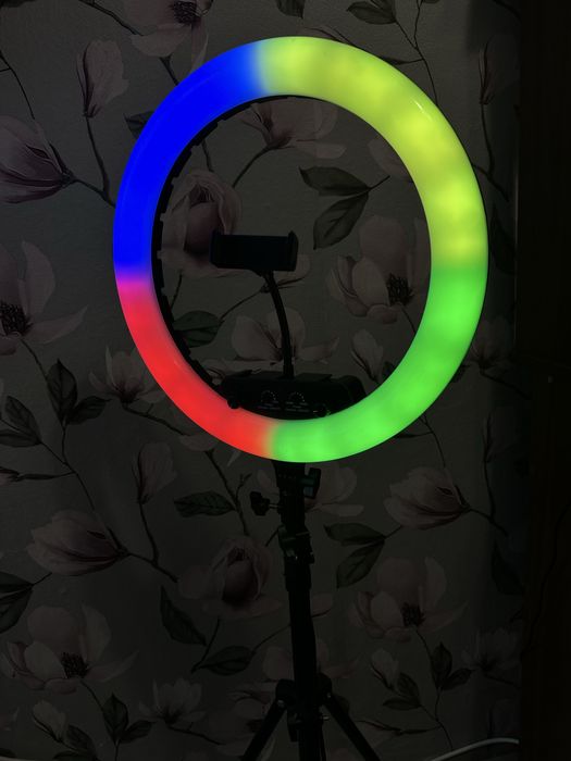 Продам RGB кольцевую лампу свет