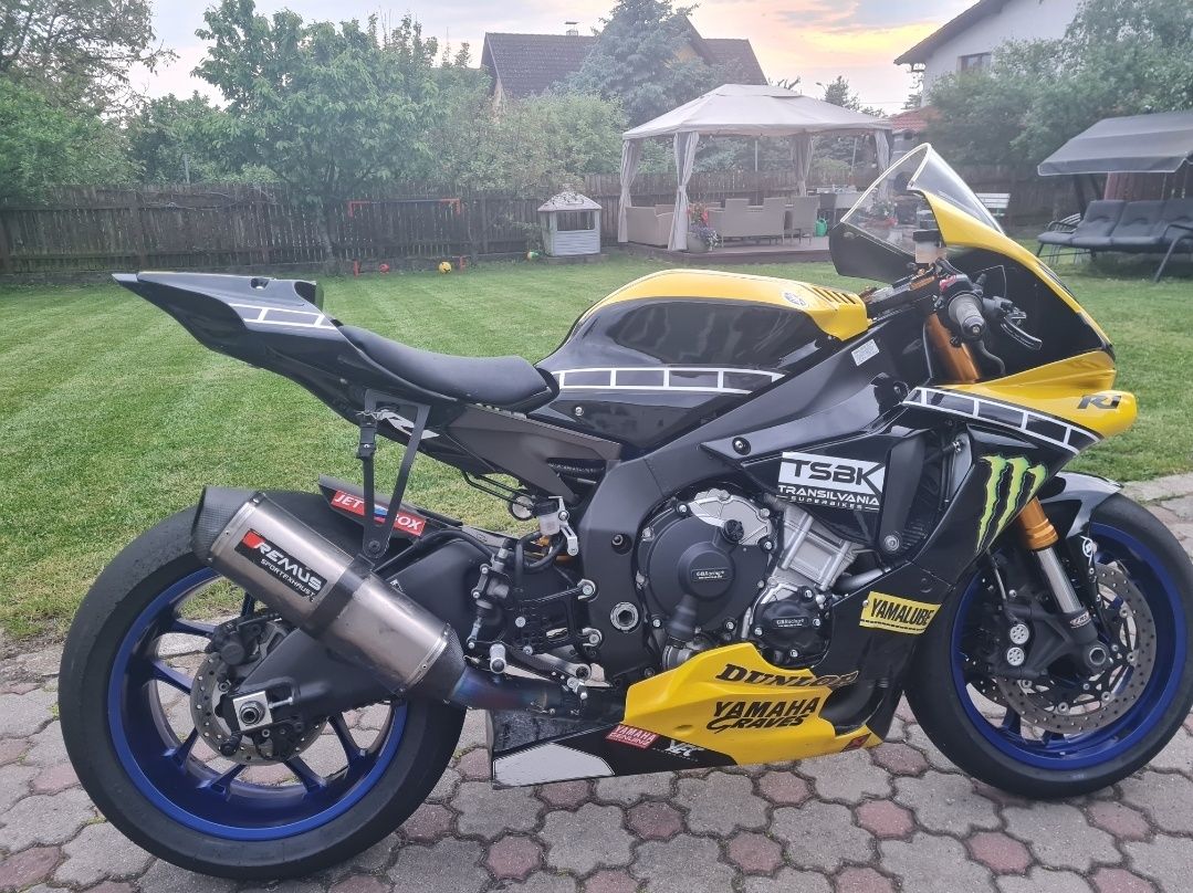 Yamaha R1  rn32,an 2015