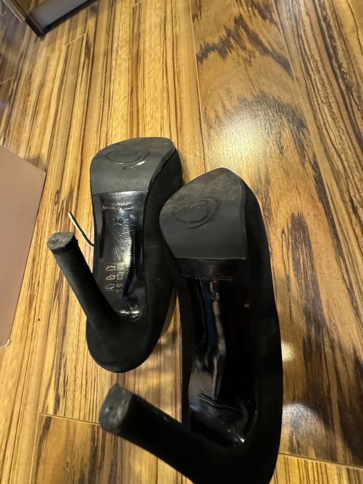 Pantofi MUSETTE,tipMARY JANE, piele intoarsa, inalti dar super comozi.