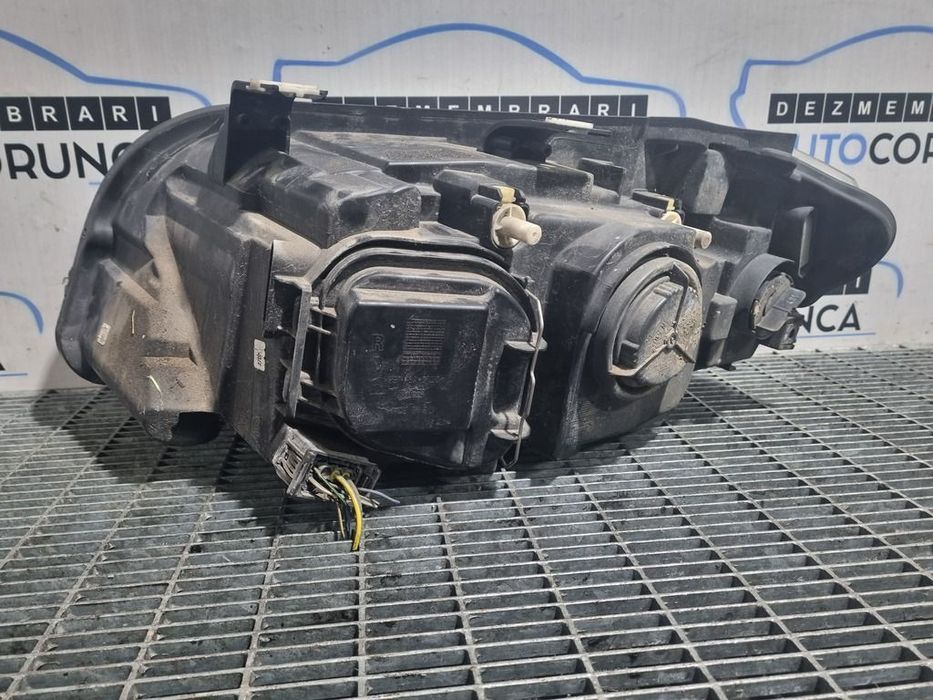 Far Dreapta BMW X1 E84 2009 - 2015 SUV 4 Usi (1178) Fara xenon