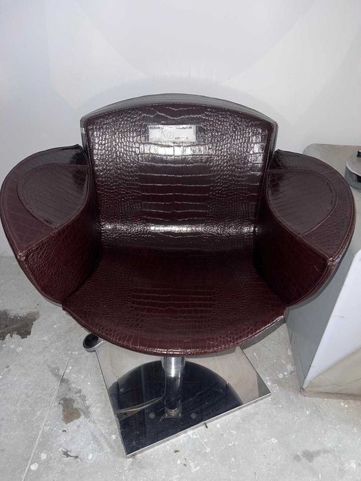 Scaun salon infrumusetare din piele naturala