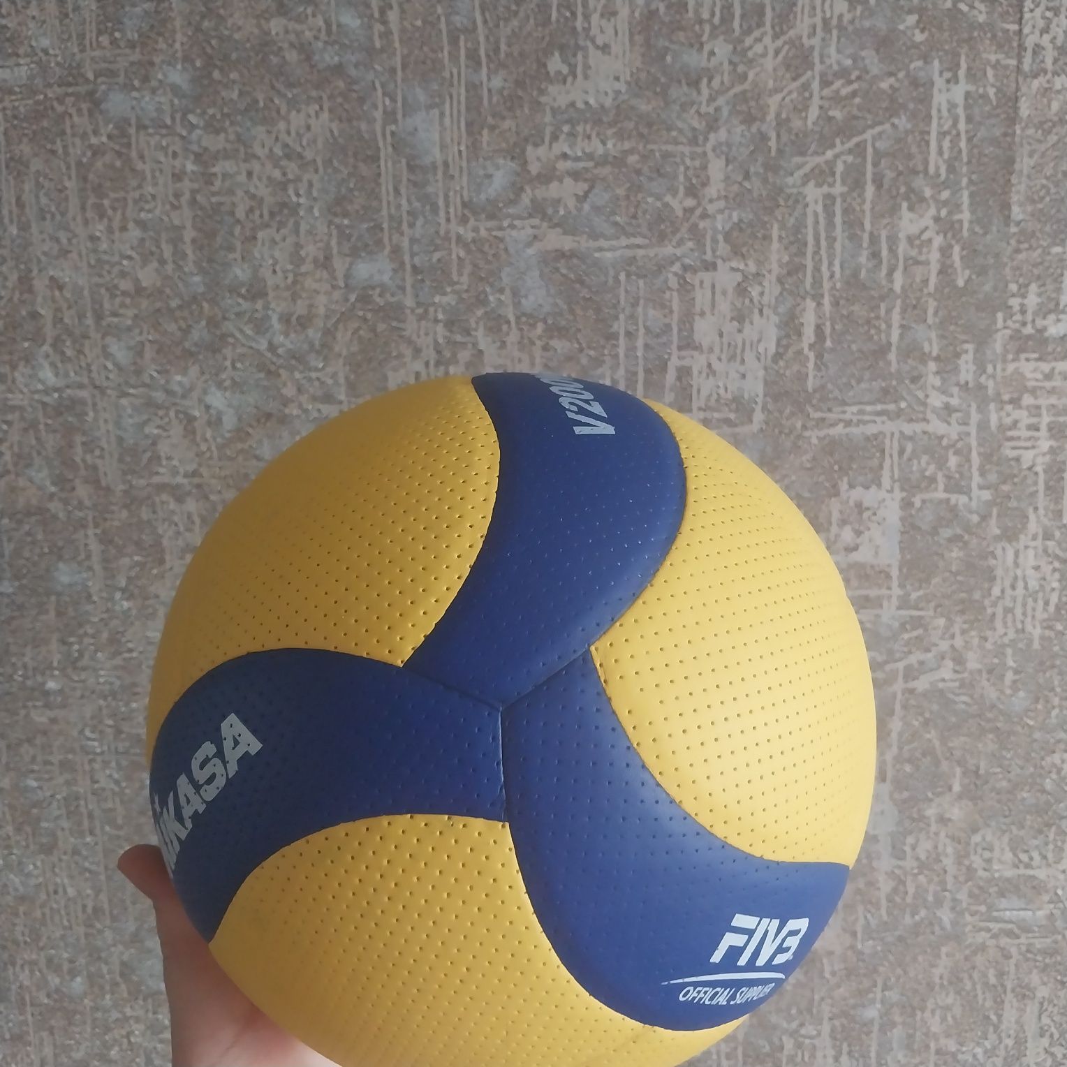 Волейбольный мячь Mikasa v200w