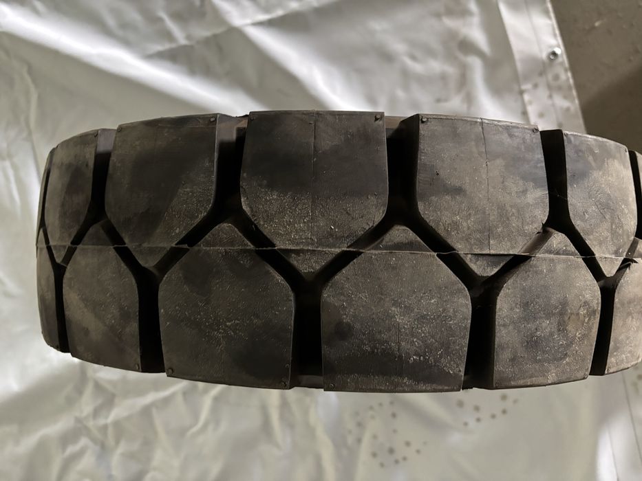 Бандажни гуми 6.5х10 и 23х5 за кари/мотокар/ електрокар/ газокар