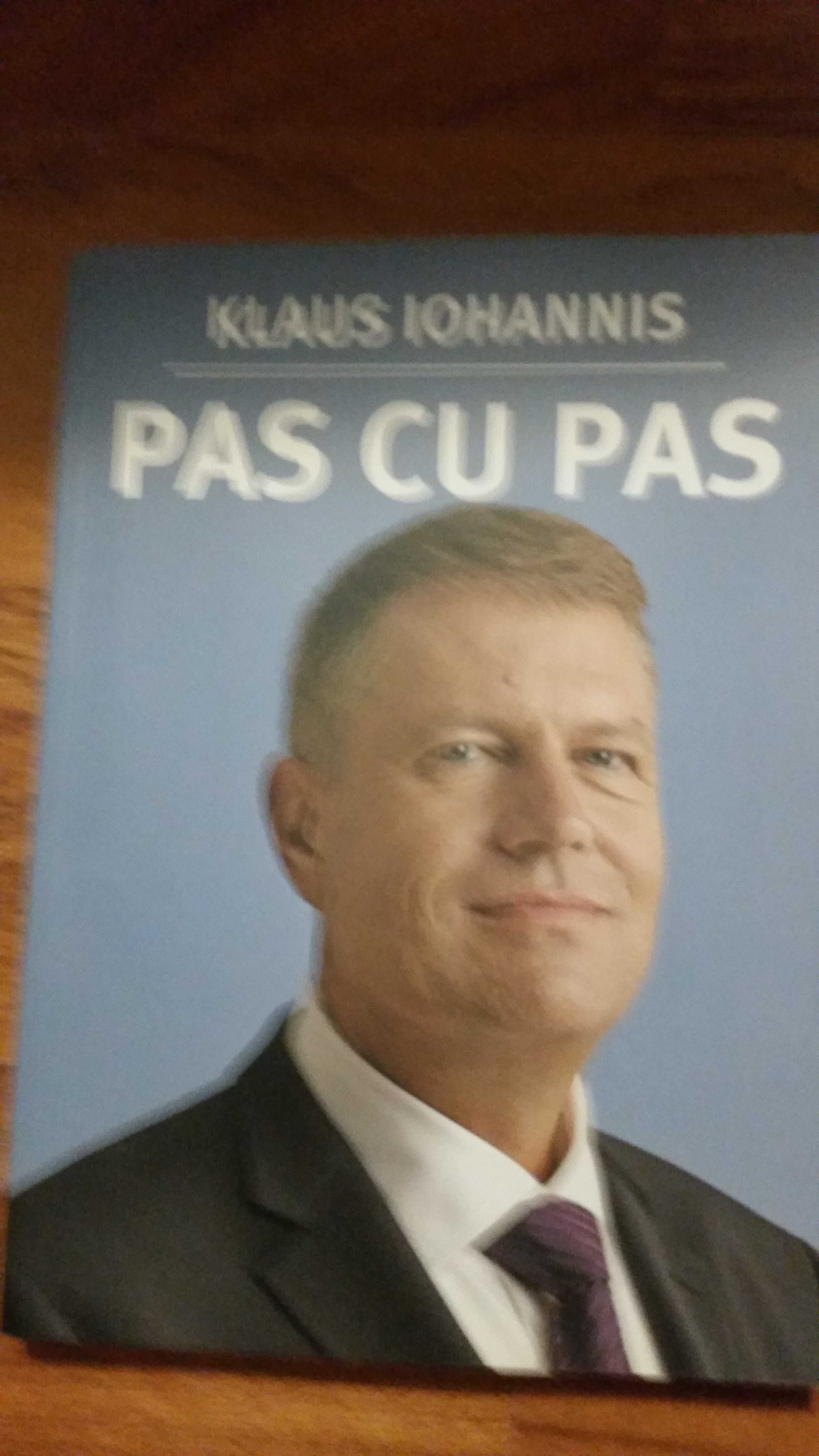 Vand cartea Pas cu Pas de  Klaus Iohannis , noua - 15 lei.