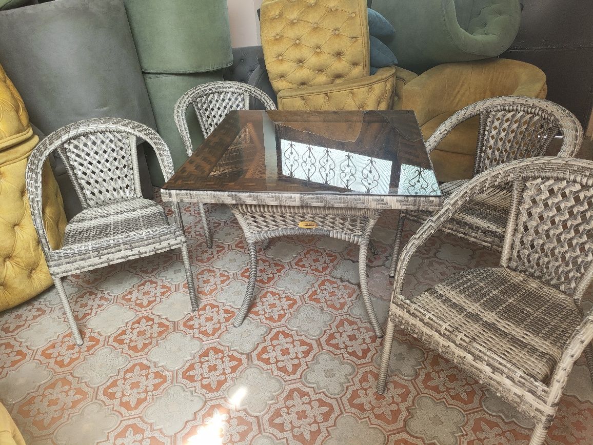 Продам стол стулья в идеальном состоянии