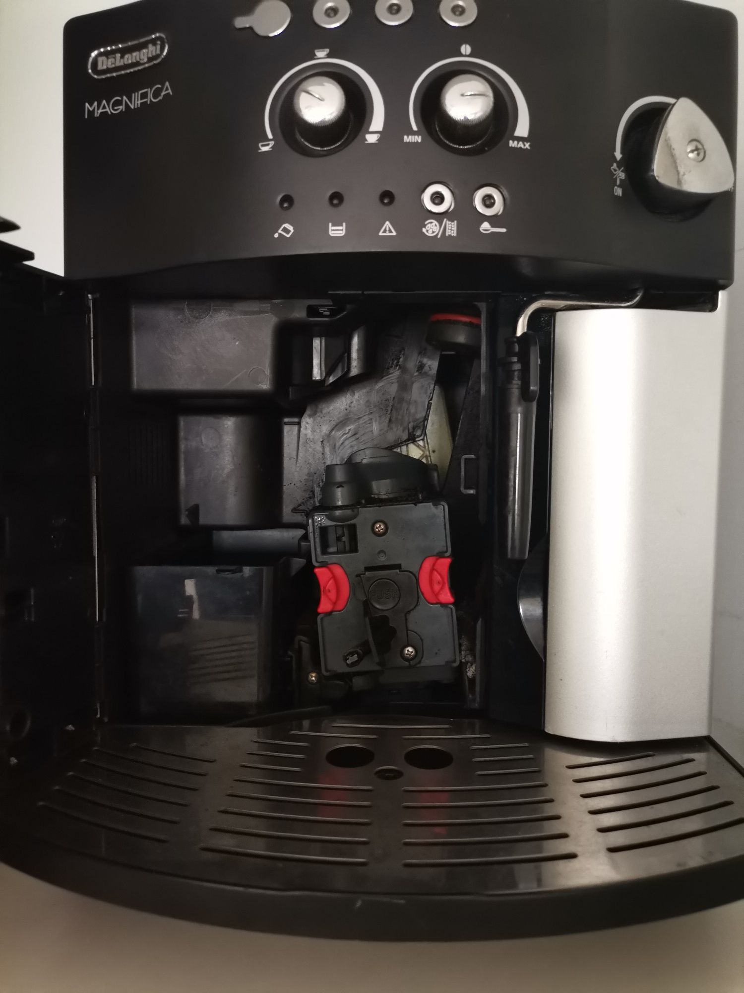 Кафемашина DeLonghi Magnifica ESAM