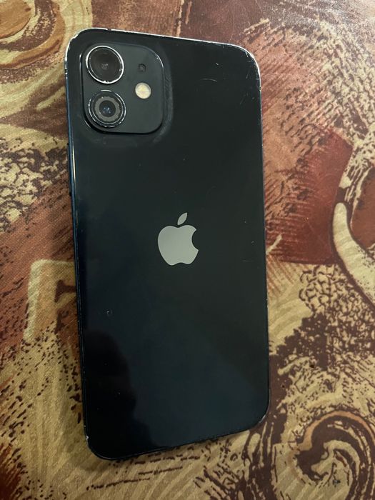 Айфон 12-64 гб Нов дисплей и батерия