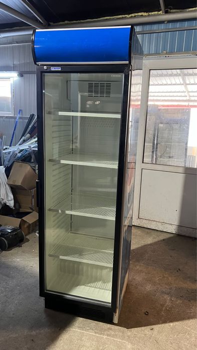 Vitrina frigorifica verticala cu led pentru racoritoare
