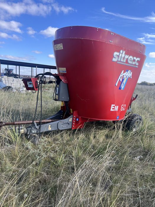 Кормораздатчик прицепной