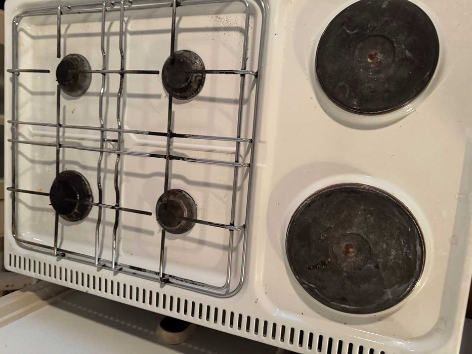 печка с 4 газови котлона и ел. печка с грил за пиле