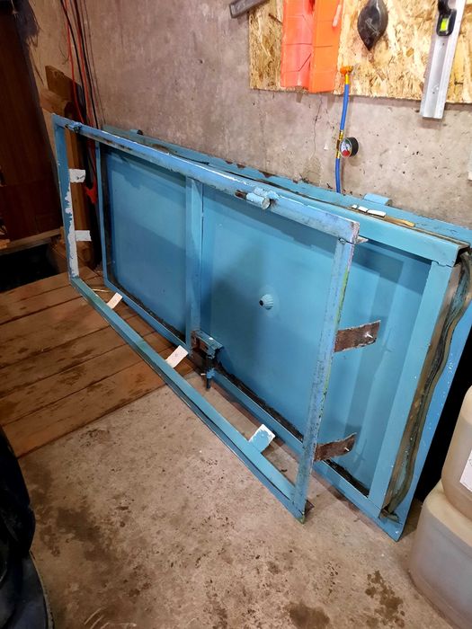 Дверь входная. Хорошее состояние