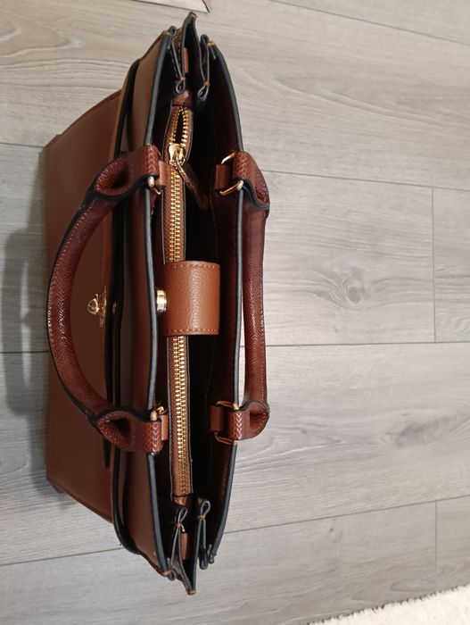 Vând poșetă maro din colecția Luella Grey