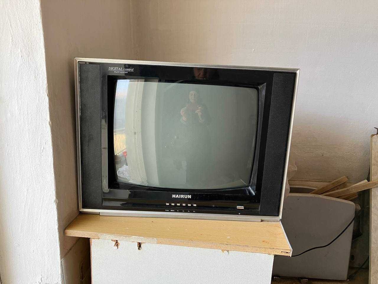 Телевизор цветной