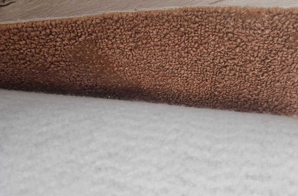 ковролин б/у 13.70 кв.м. в отличном состоянии