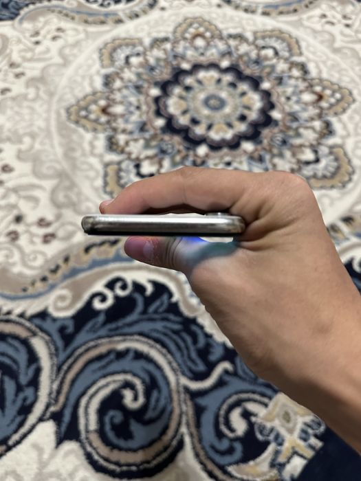 iphone x oq yaxshi holatda