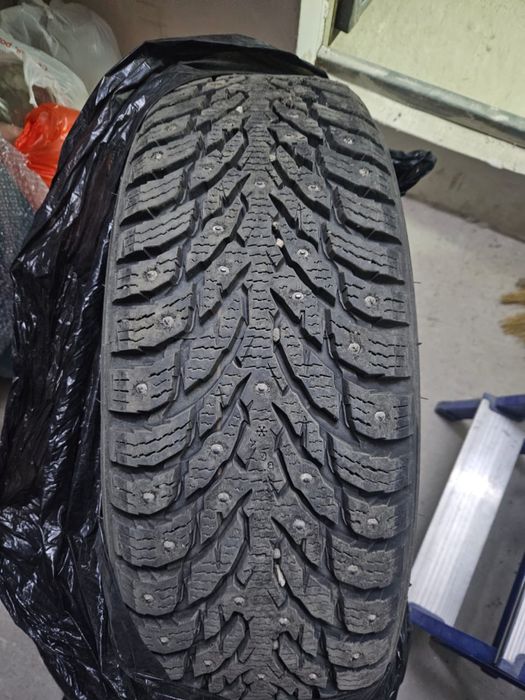 Продам шипованную резину Nokian Hakkapelitta 225/65 R17.
