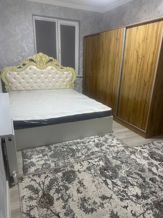 Водник массивда 3хонали хонадон ижарага берилади.