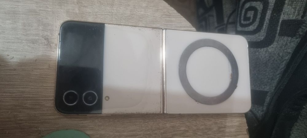 Продам самсунг Flip 4