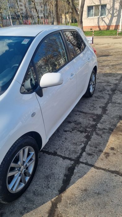 Vând Toyota Auris