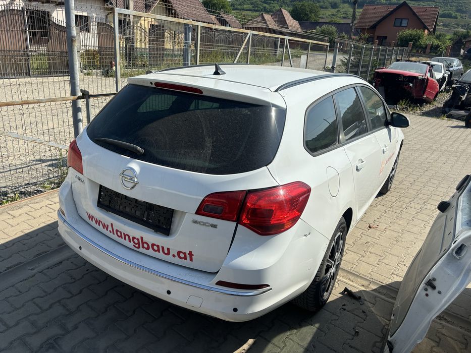 Bara fata capota far trager Opel Astra J 1.7 CDTI facelift