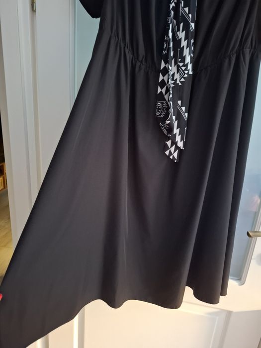 Rochie neagra cu model geometric