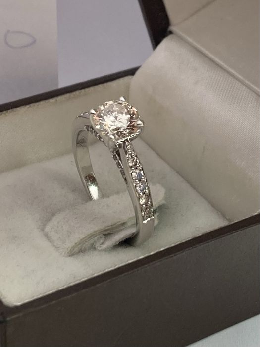 Inel aur alb cu diamant central 0.95ct