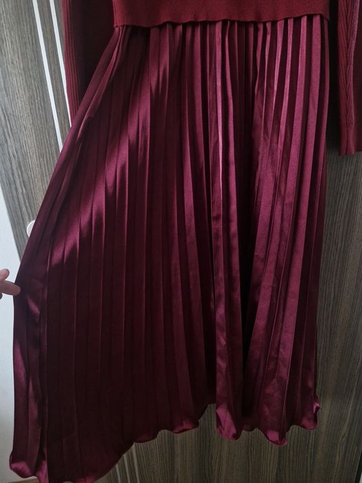 Rochie model tricot cu fusta plisata