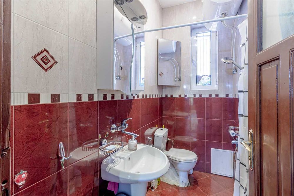 Тристаен апартамент в Центъра