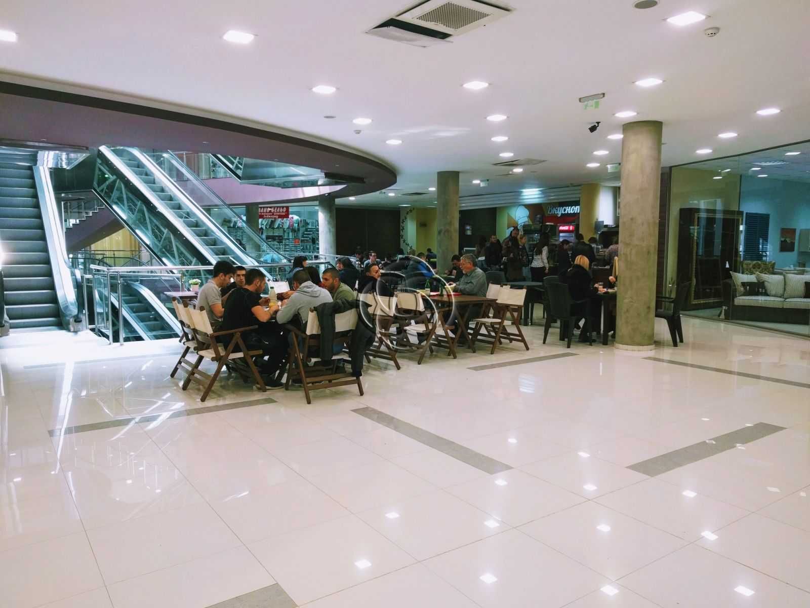 Помощение под наем в Търговски център до метро