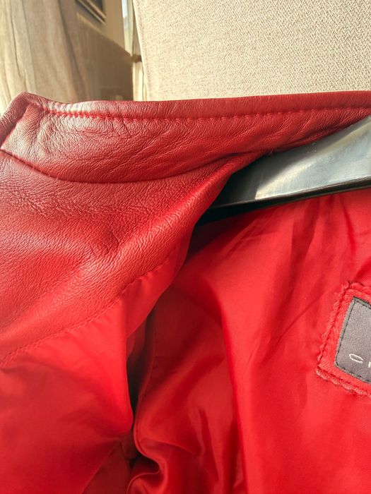 Червено кожено яке