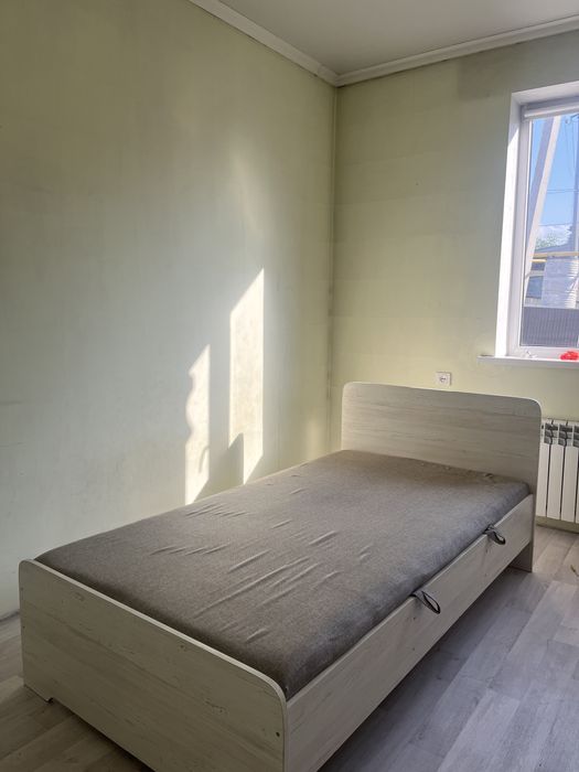 Продам кровать с матрасом