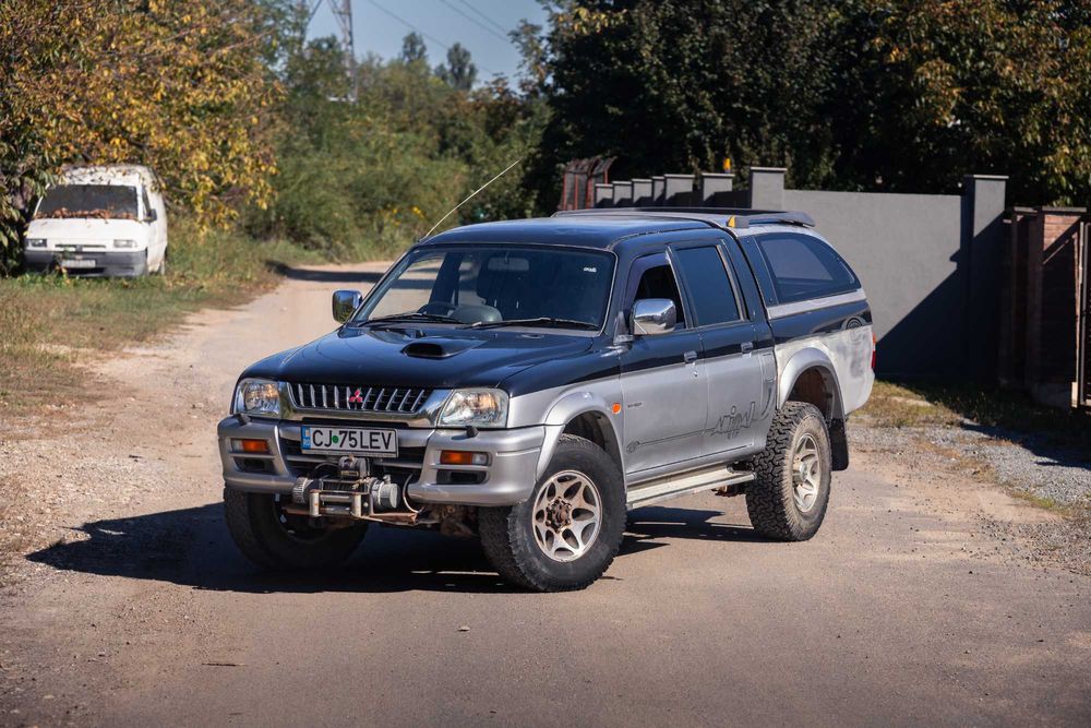 Mitsubishi L200 2.5 Diesel 4x4 CU TROLIU din 2000, volan pe dreapta