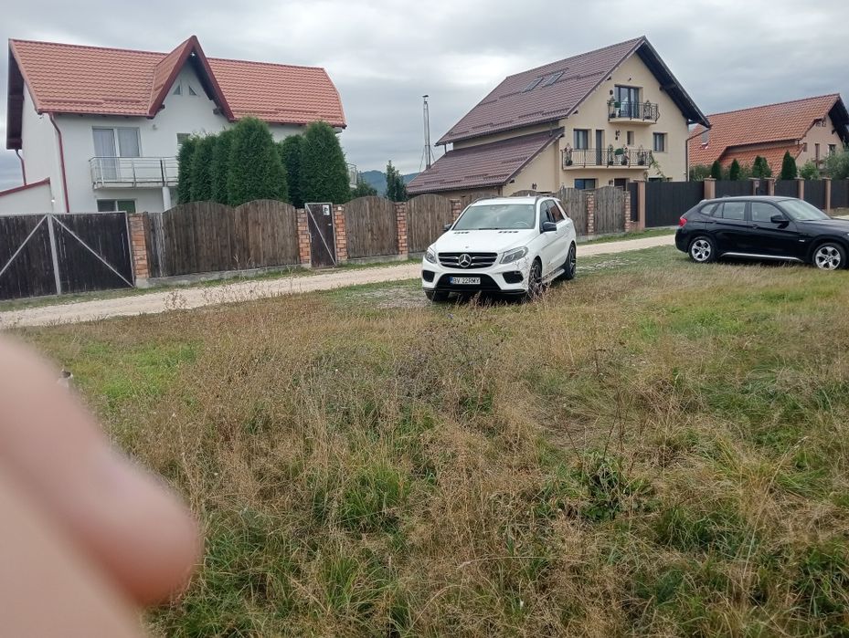 Teren intravilan de construcții case 800+900 metri la munte Glejerie R